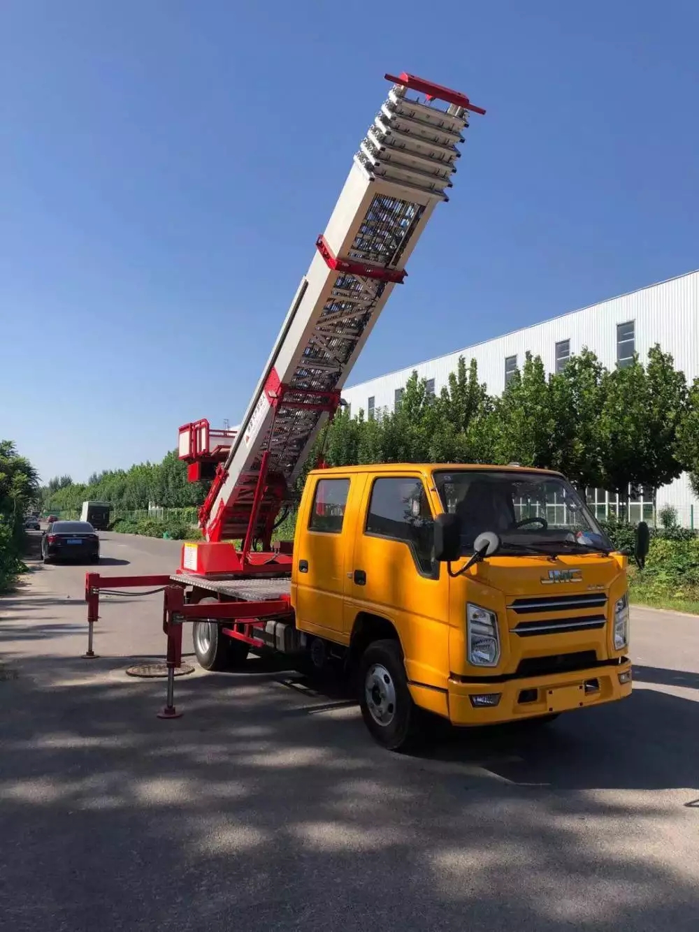 清镇附近的云梯车出租服务：轻松解决高空作业需求